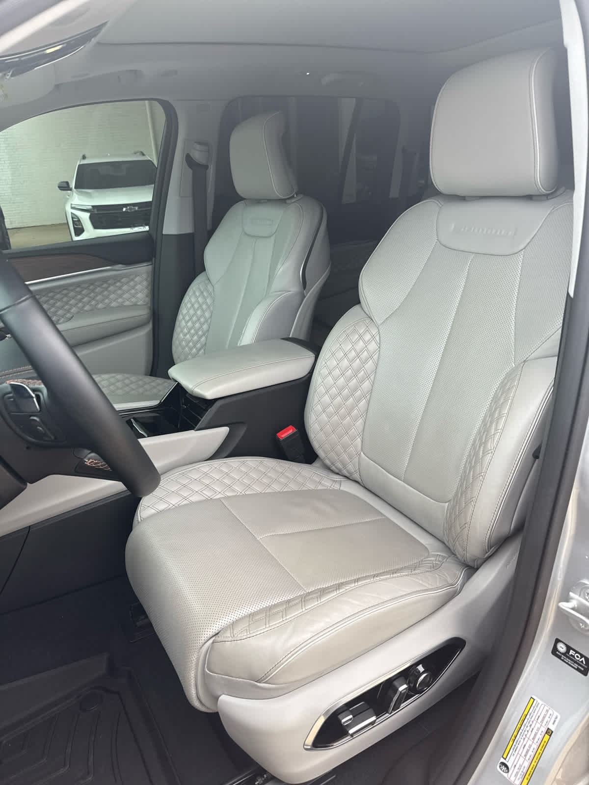 2022 Jeep Grand Cherokee Summit