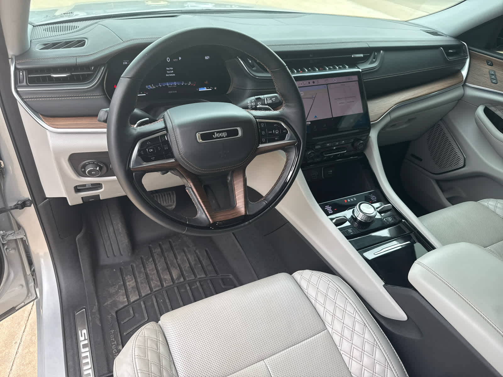 2022 Jeep Grand Cherokee Summit