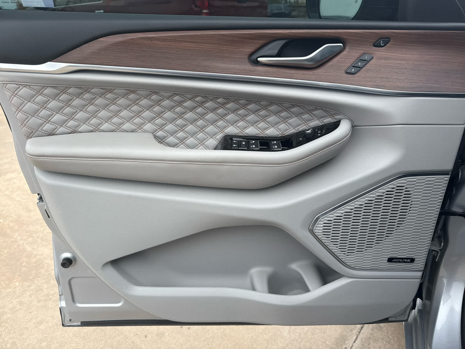 2022 Jeep Grand Cherokee Summit