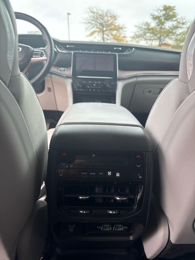 2022 Jeep Grand Cherokee Summit