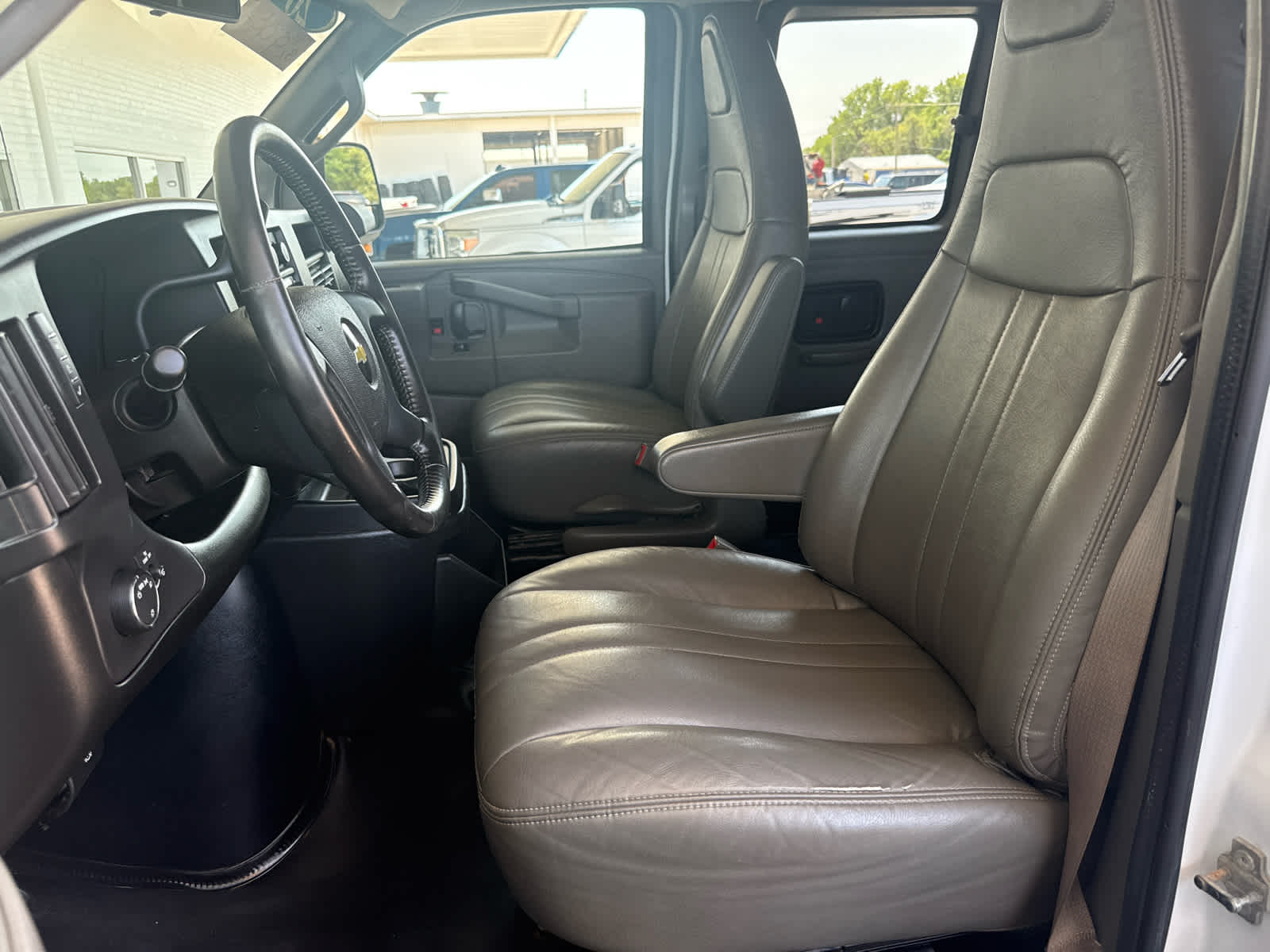2020 Chevrolet Express Passenger 3500 LS