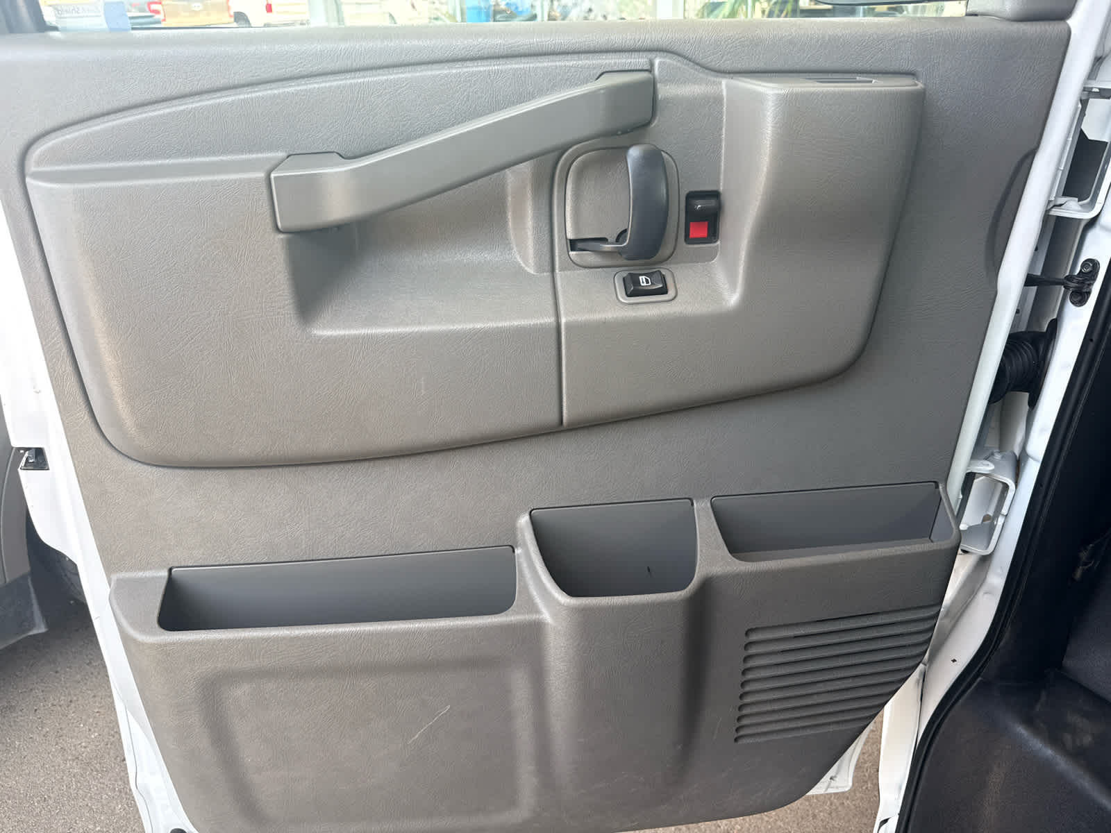 2020 Chevrolet Express Passenger 3500 LS