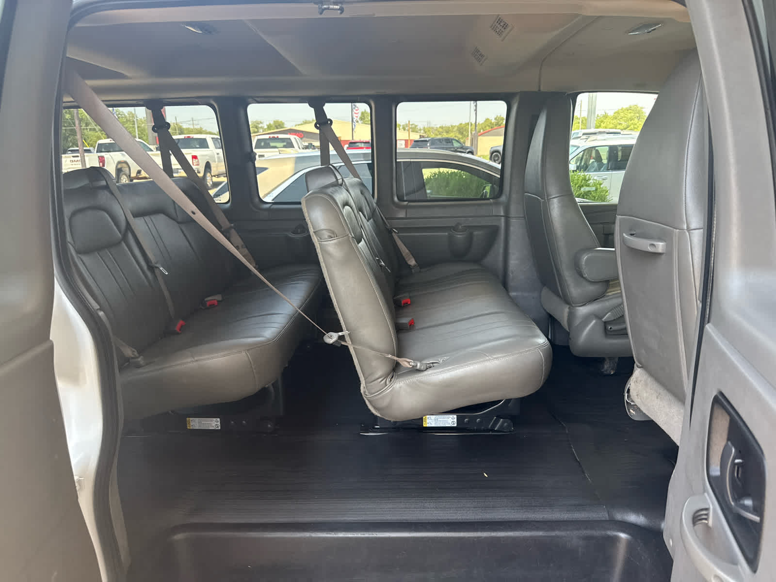 2020 Chevrolet Express Passenger 3500 LS