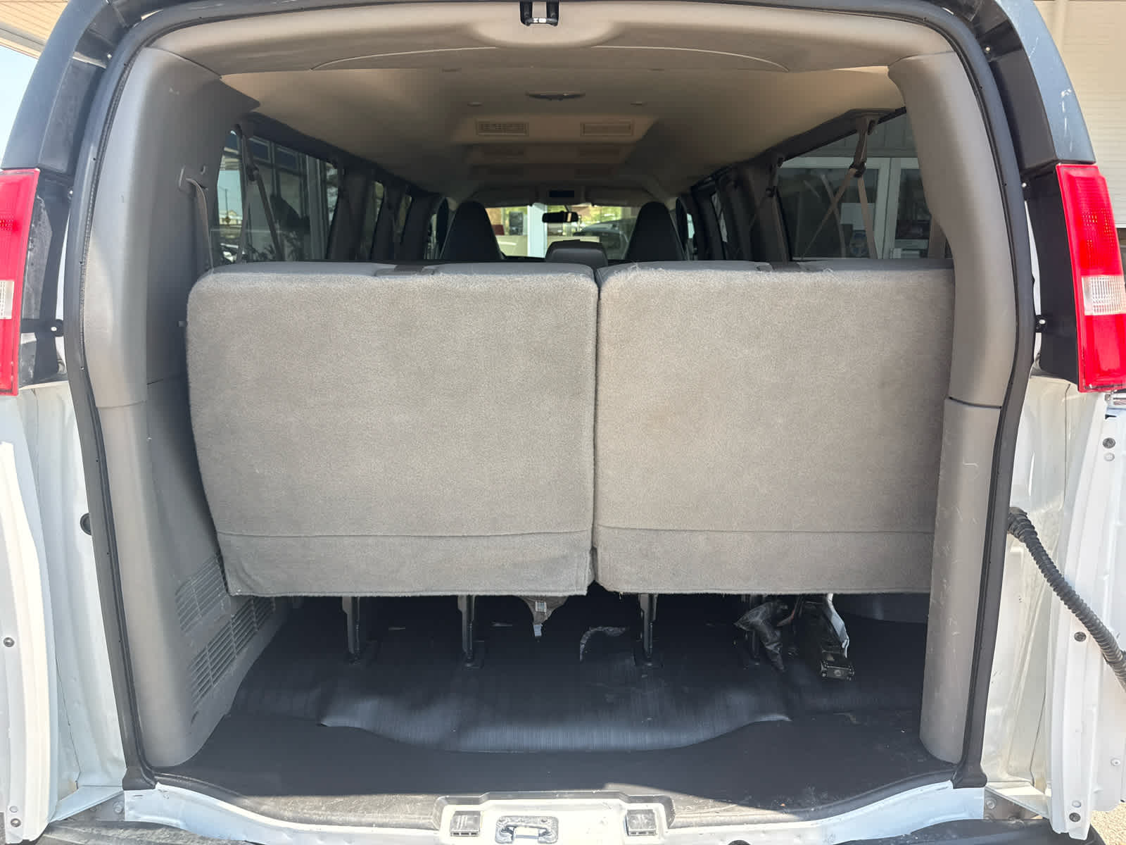 2020 Chevrolet Express Passenger 3500 LS