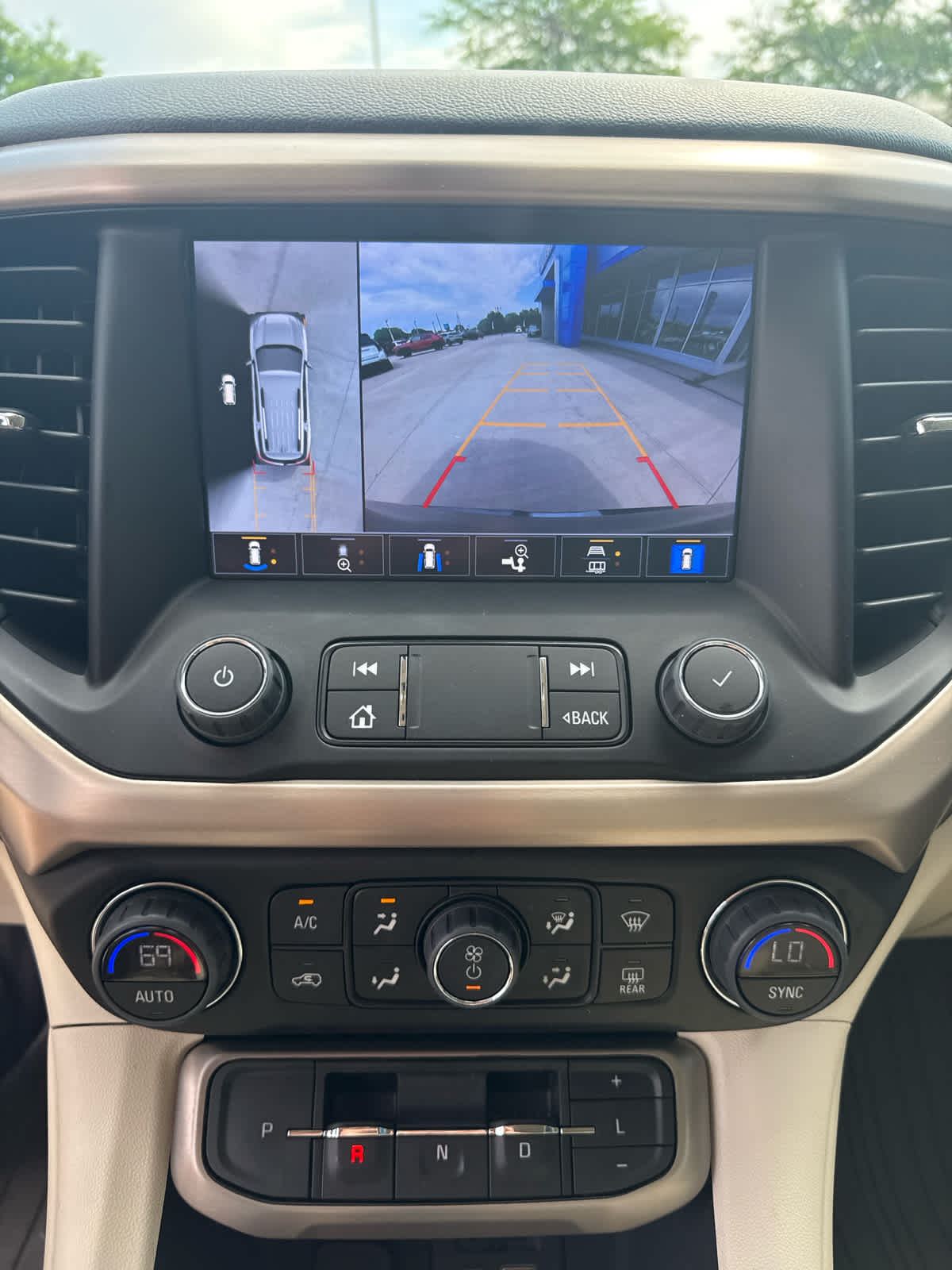 2023 GMC Acadia Denali